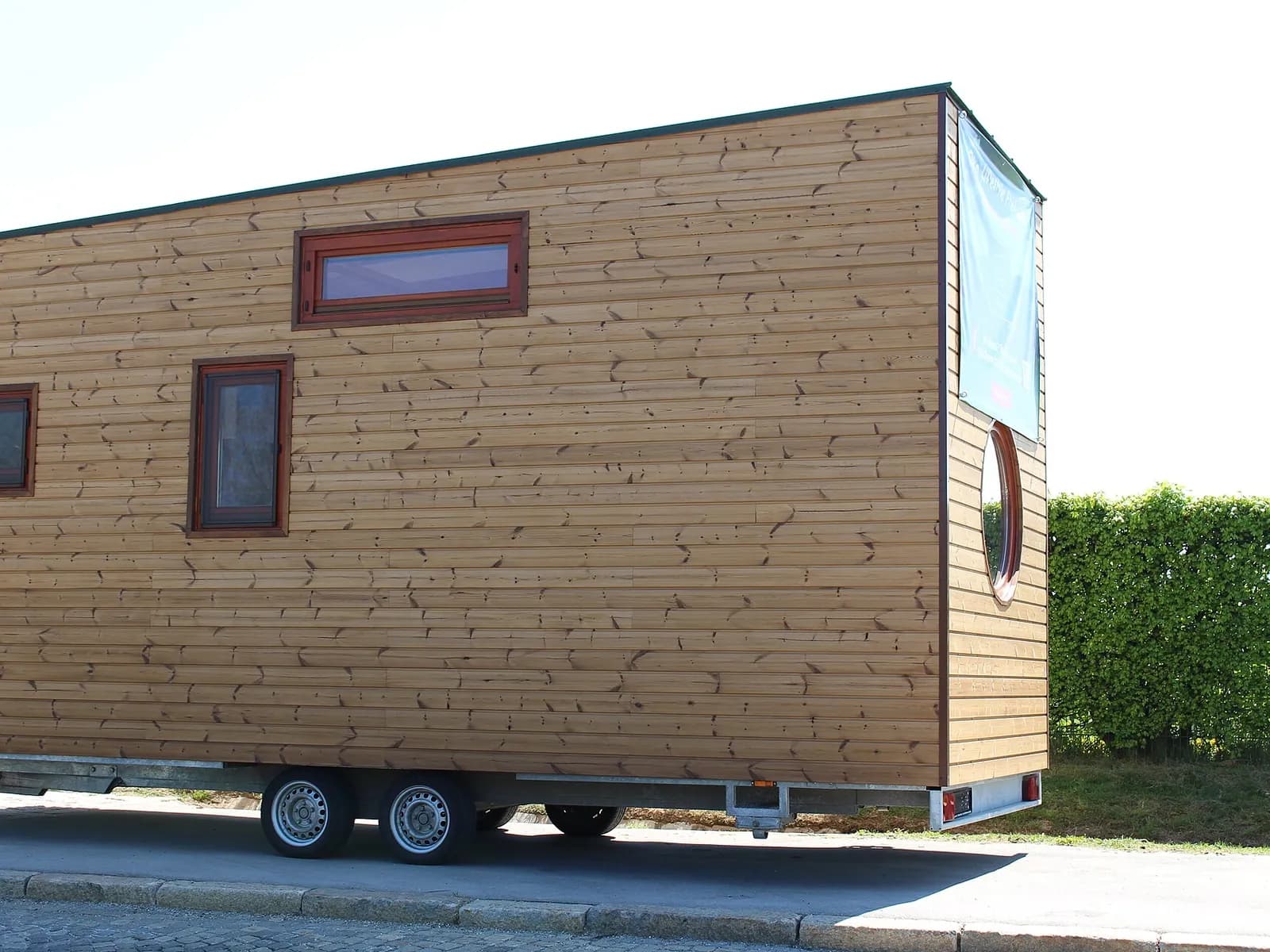 Außenansicht auf dem Tieflader – Tiny House in Immenstadt im Allgäu – Foto: NimmETinyHouse, CC BY-SA 4.0