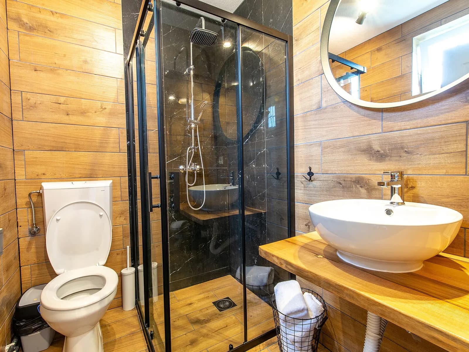 Bad mit Dusche – Tiny House in Immenstadt im Allgäu – Foto: Shixart1985, CC BY 2.0