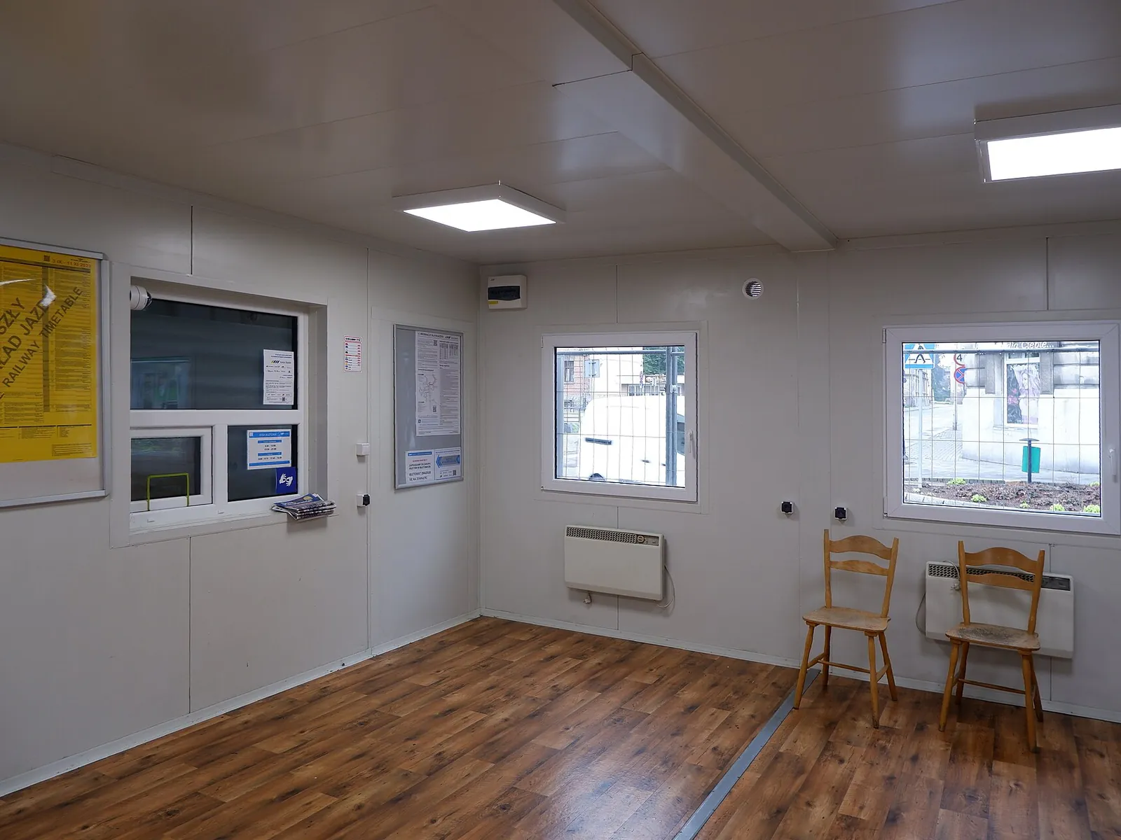 Wohnraum mit Vinylboden – Tiny House in Dortmund – Foto: Kamil Czaiński, CC BY-SA 4.0